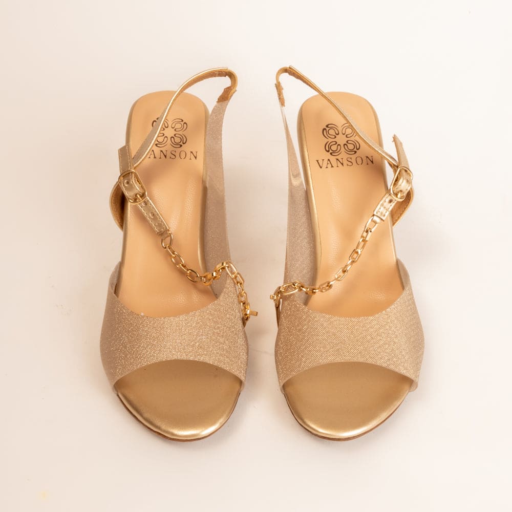 CHAIN ACROSS-Block Heel Sandal in-Gold.
