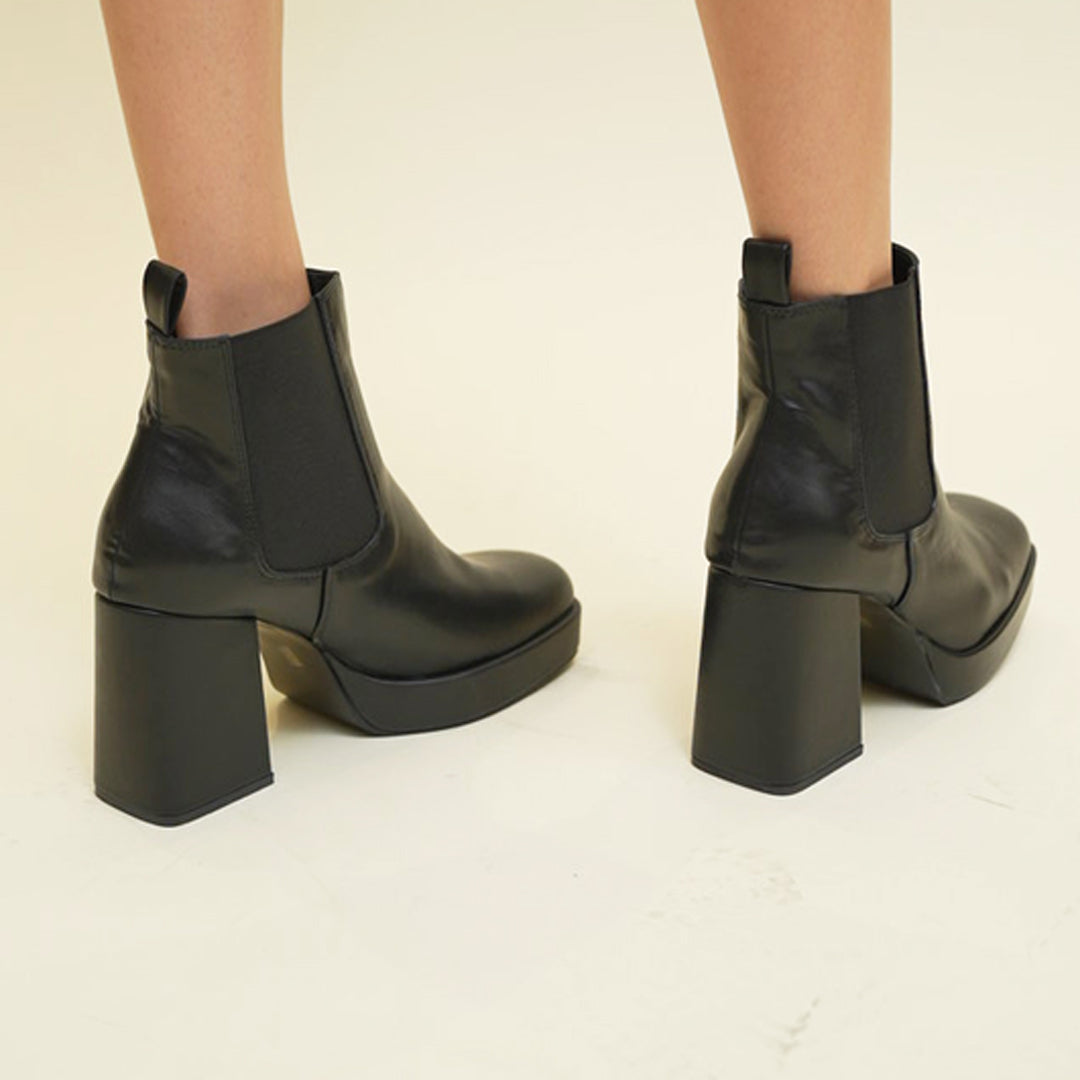 AUDRE-Boots in-Black.
