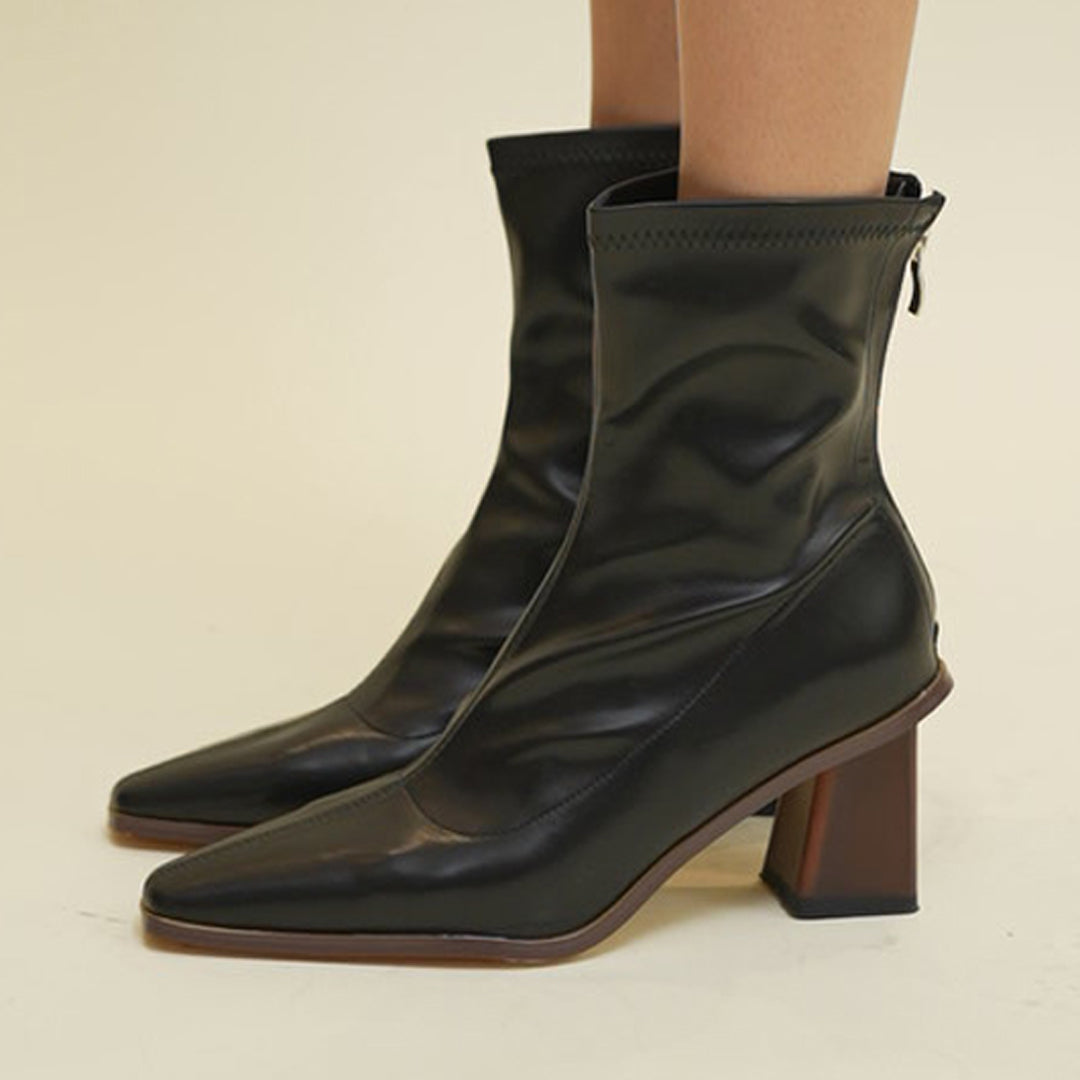 BUTTERNUT-Seemless Skin Tone With Classic Wooden Heel in-Black.