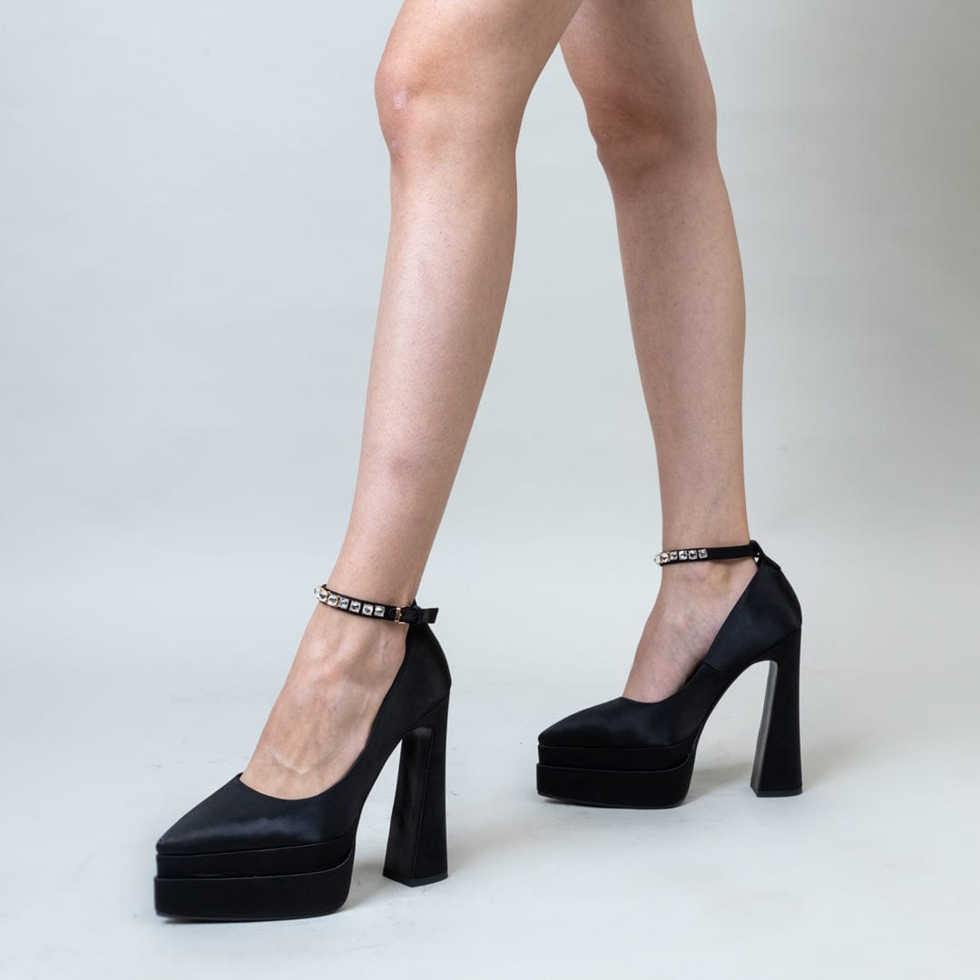 PAMELA PLUM- Stylish High Heel in-Black